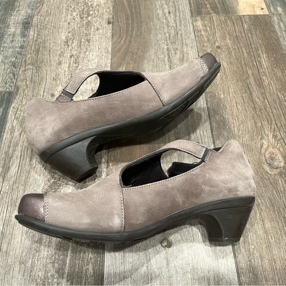 NAOT Brown Suede Leather Mary Jane Heel Shoes Women’s Size 8/39 Patent Toe Cap - Picture 1 of 7